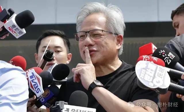 河北文博地产为东关小学捐赠6台计算机
